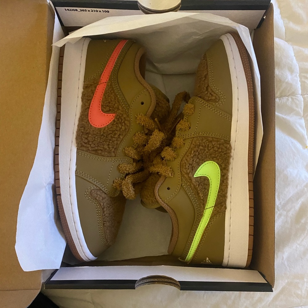 Teddy bear Jordan 1 low 4.5y 6 women’s new DS